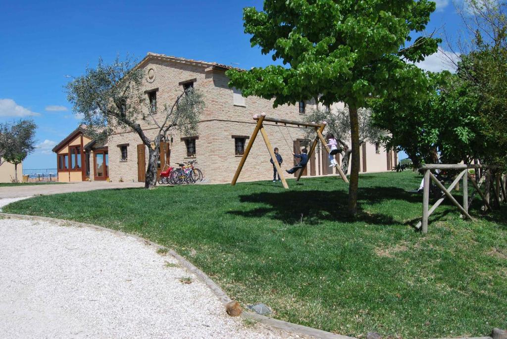 Cadabo Villa Montecarotto Bagian luar foto