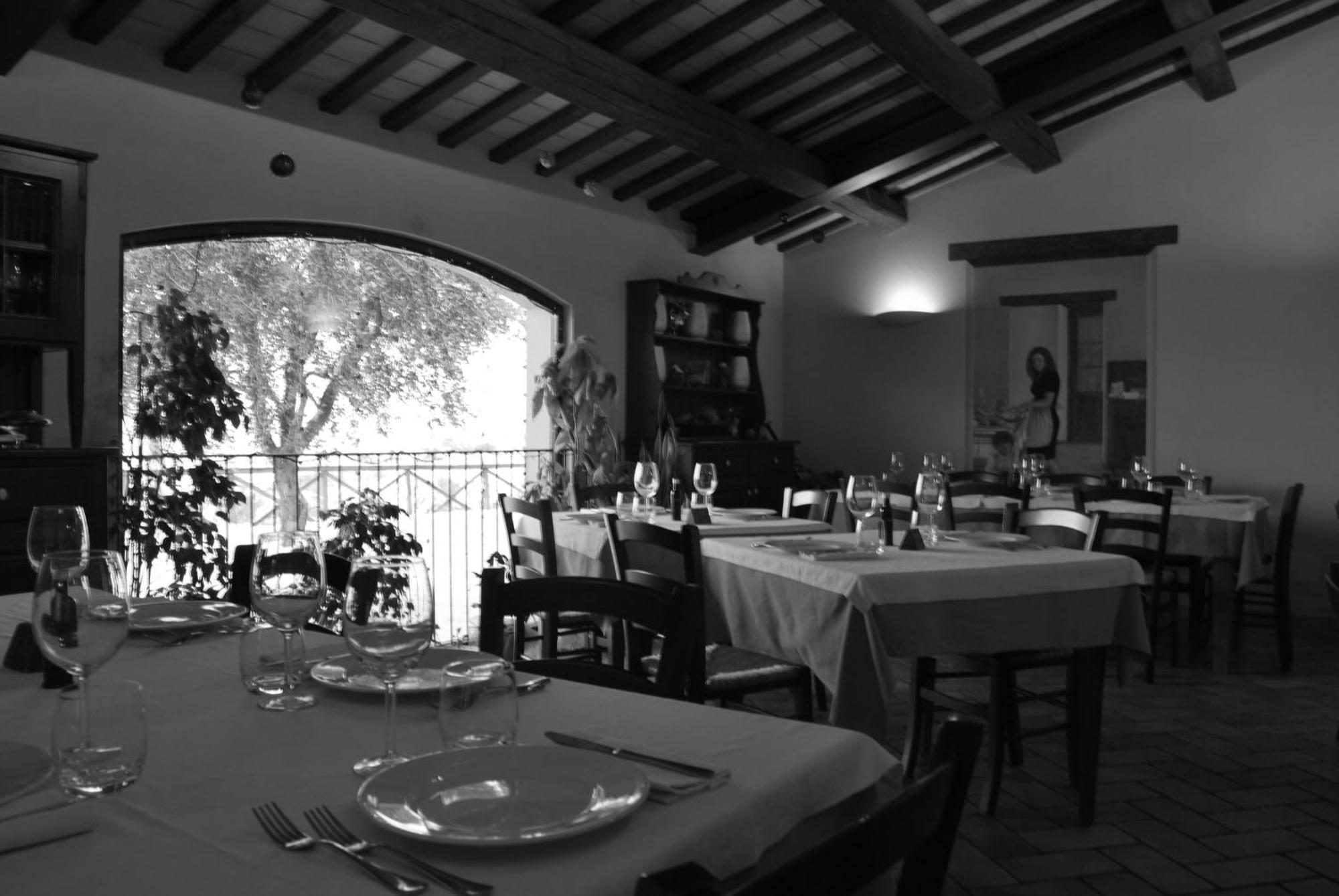 Cadabo Villa Montecarotto Bagian luar foto
