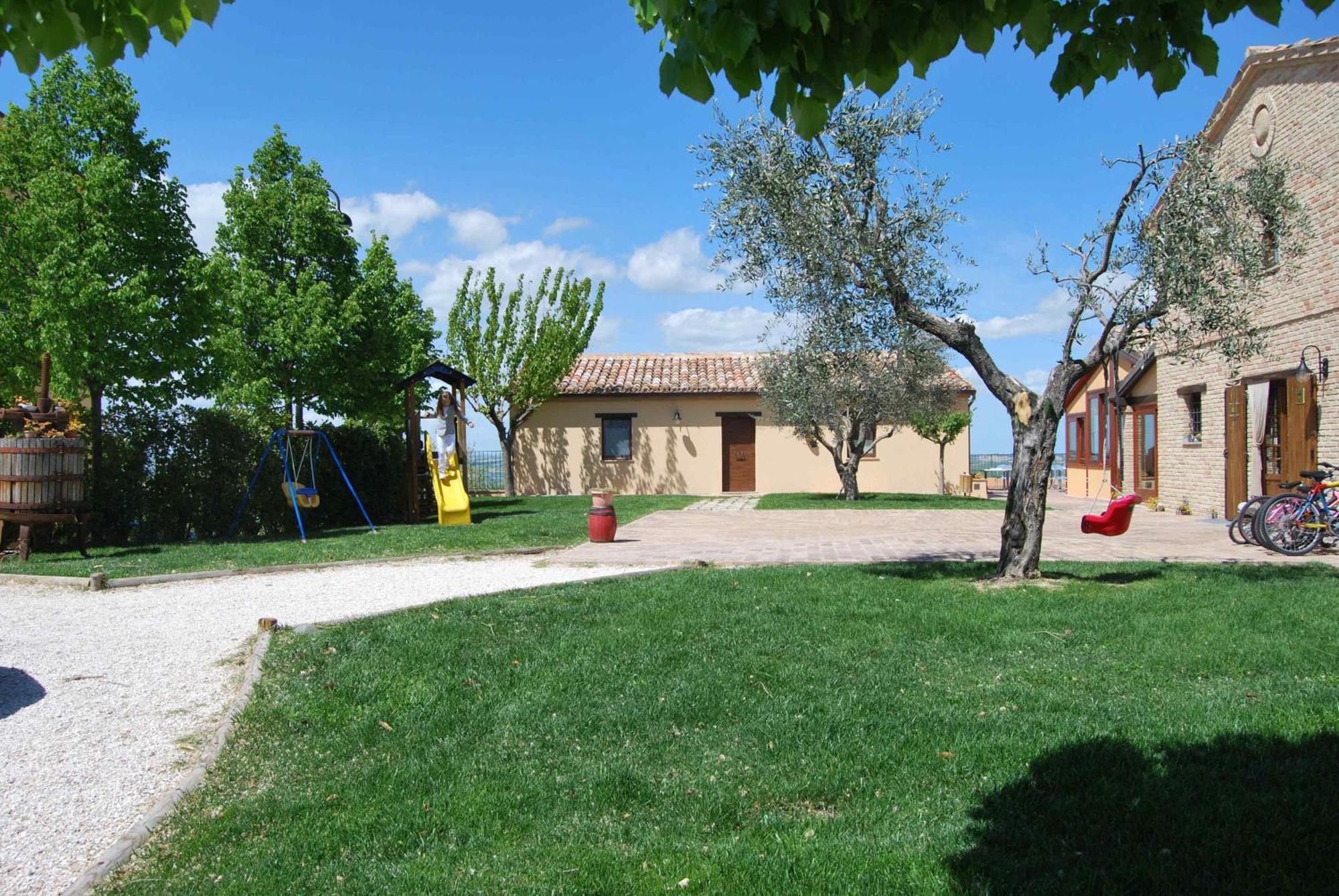 Cadabo Villa Montecarotto Bagian luar foto