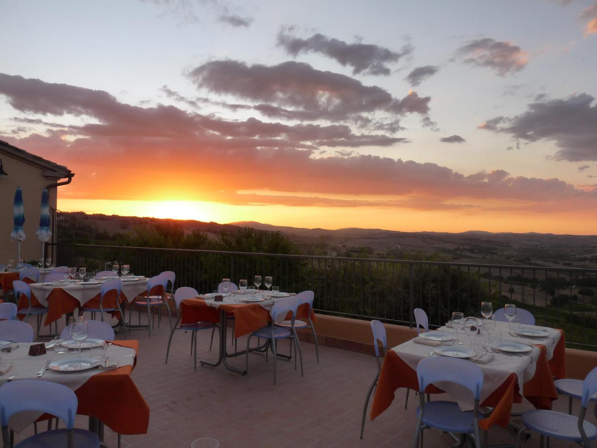 Cadabo Villa Montecarotto Bagian luar foto