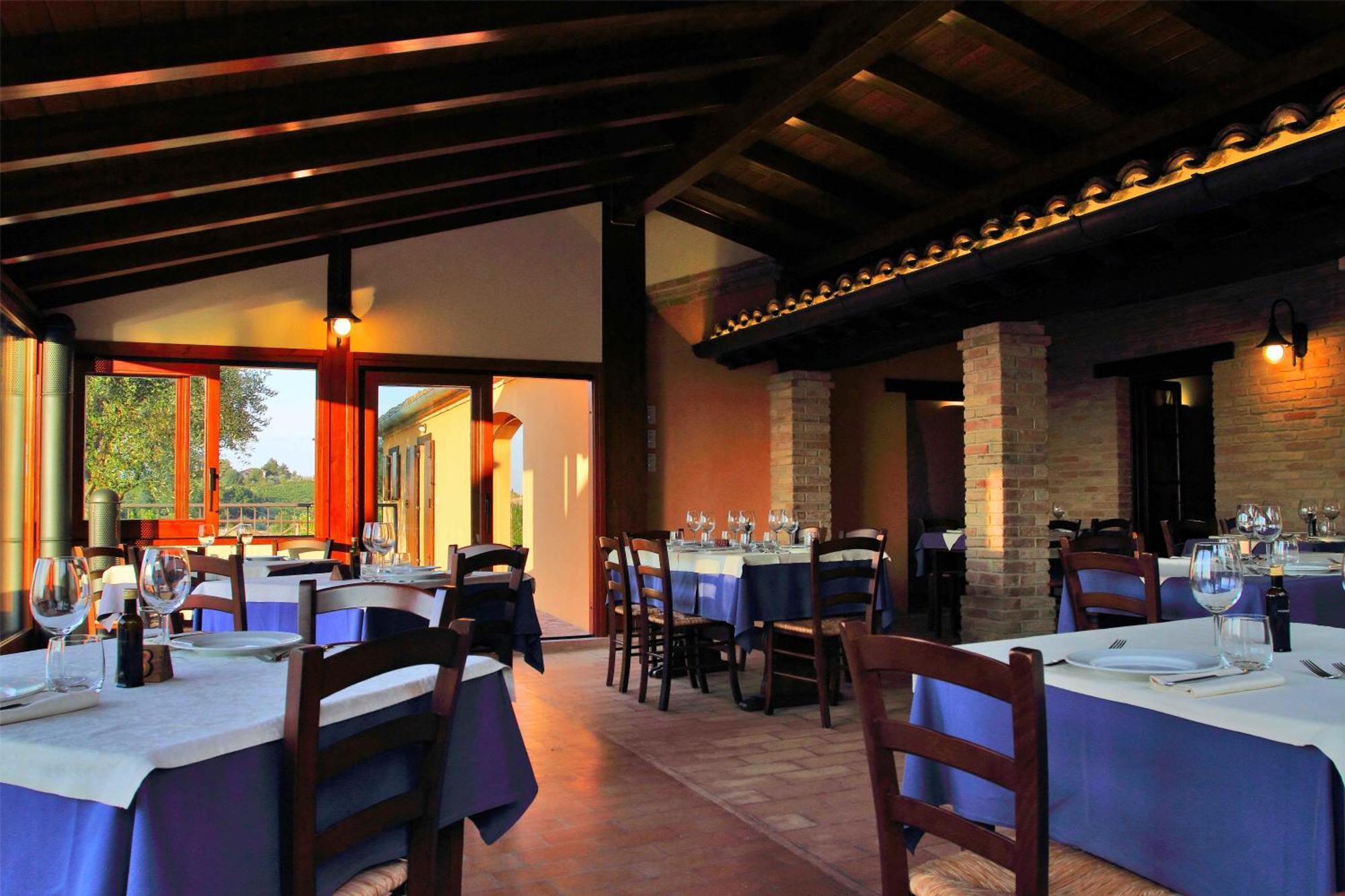 Cadabo Villa Montecarotto Bagian luar foto