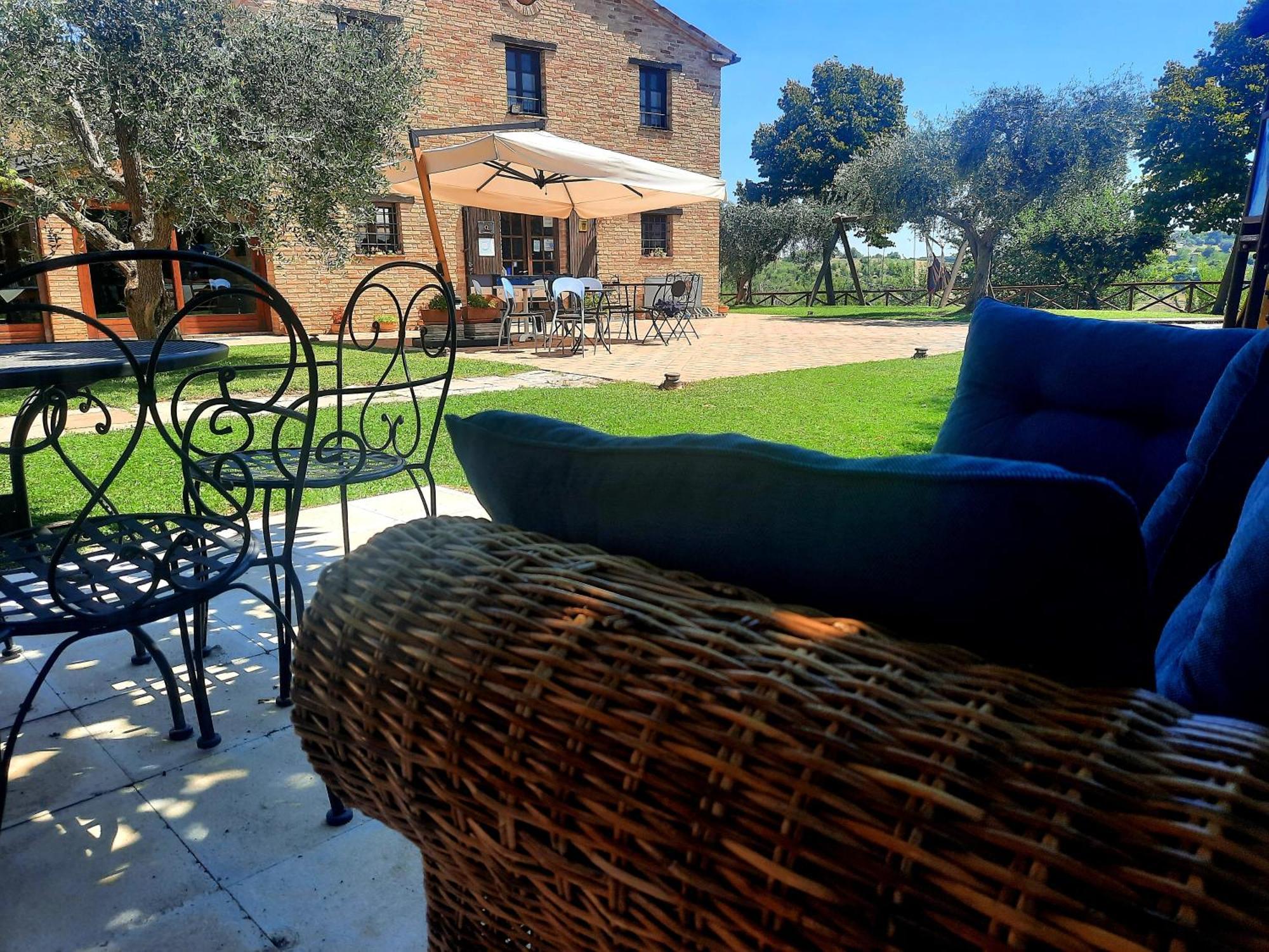 Cadabo Villa Montecarotto Bagian luar foto