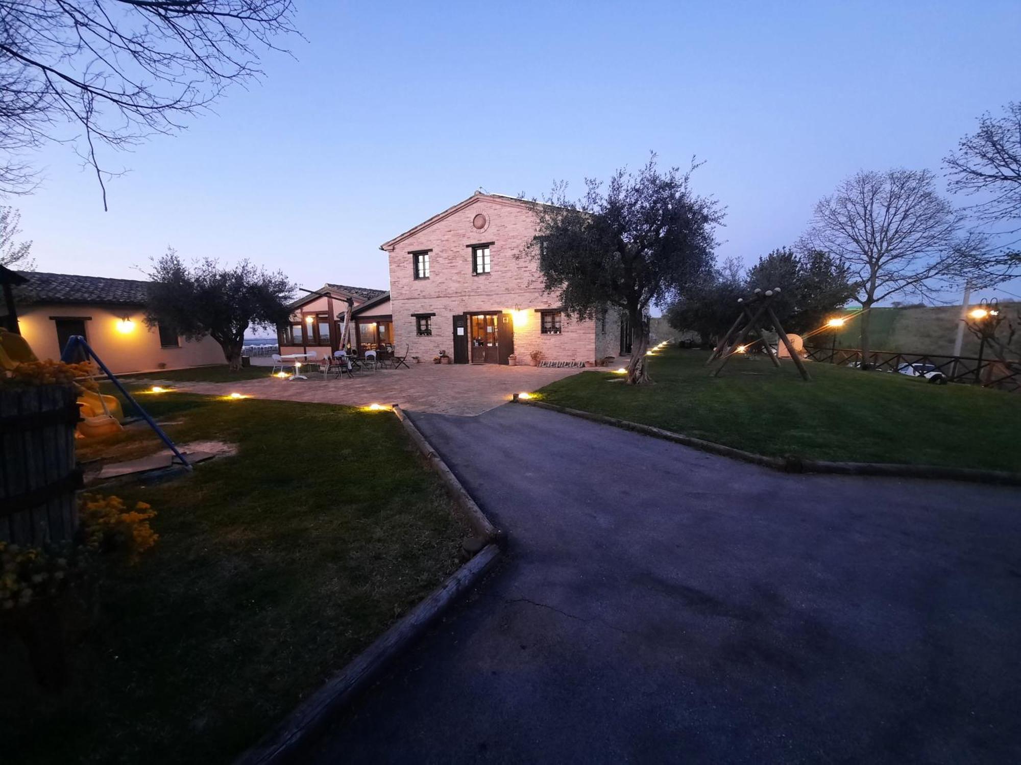 Cadabo Villa Montecarotto Bagian luar foto